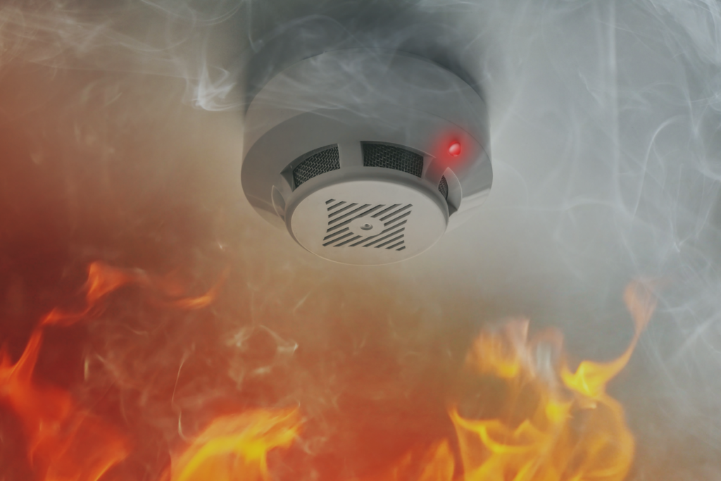 Sensores residenciais para detecção de fumaça e vazamento de água